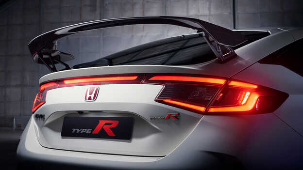 Detailní pohled na aerodynamický spoiler modelu Honda Civic Type R.