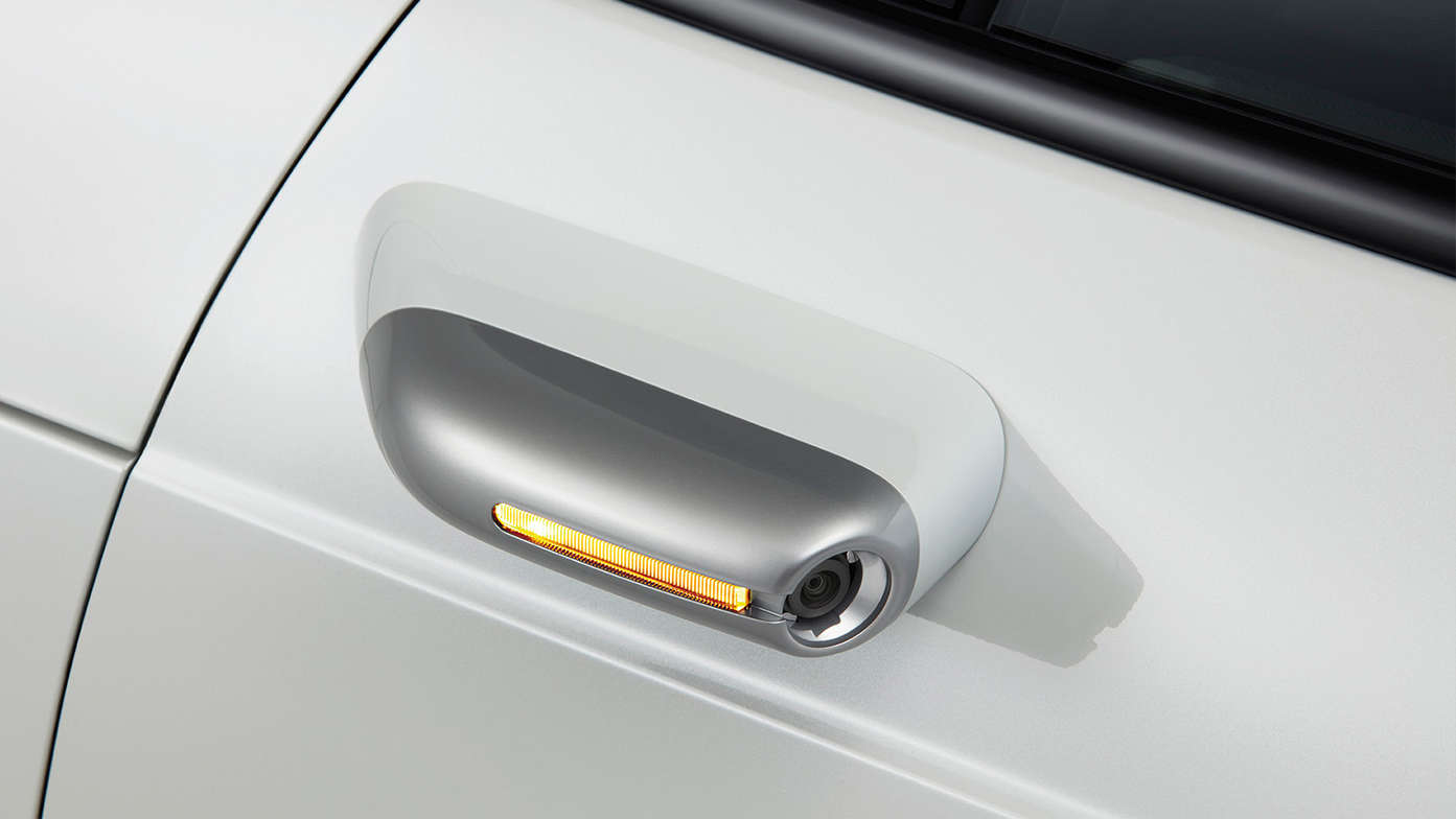 Detailní záběr krytu kamerového systému zpětných zrcátek
