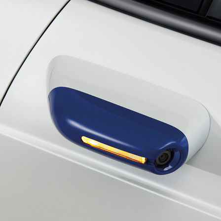 Detailní záběr bočního zrcátka modelu Honda e.