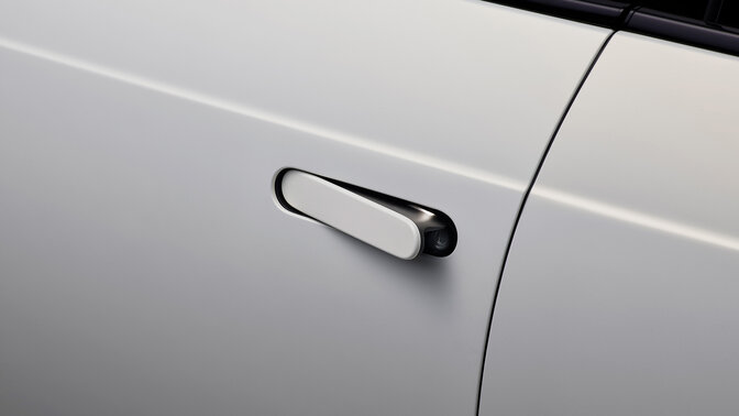 Detail vysouvacích klik dveří u modelu Honda e.