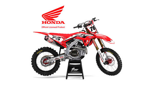Zadní pohled na motocykly Honda se sadou polepů Factory Racing.