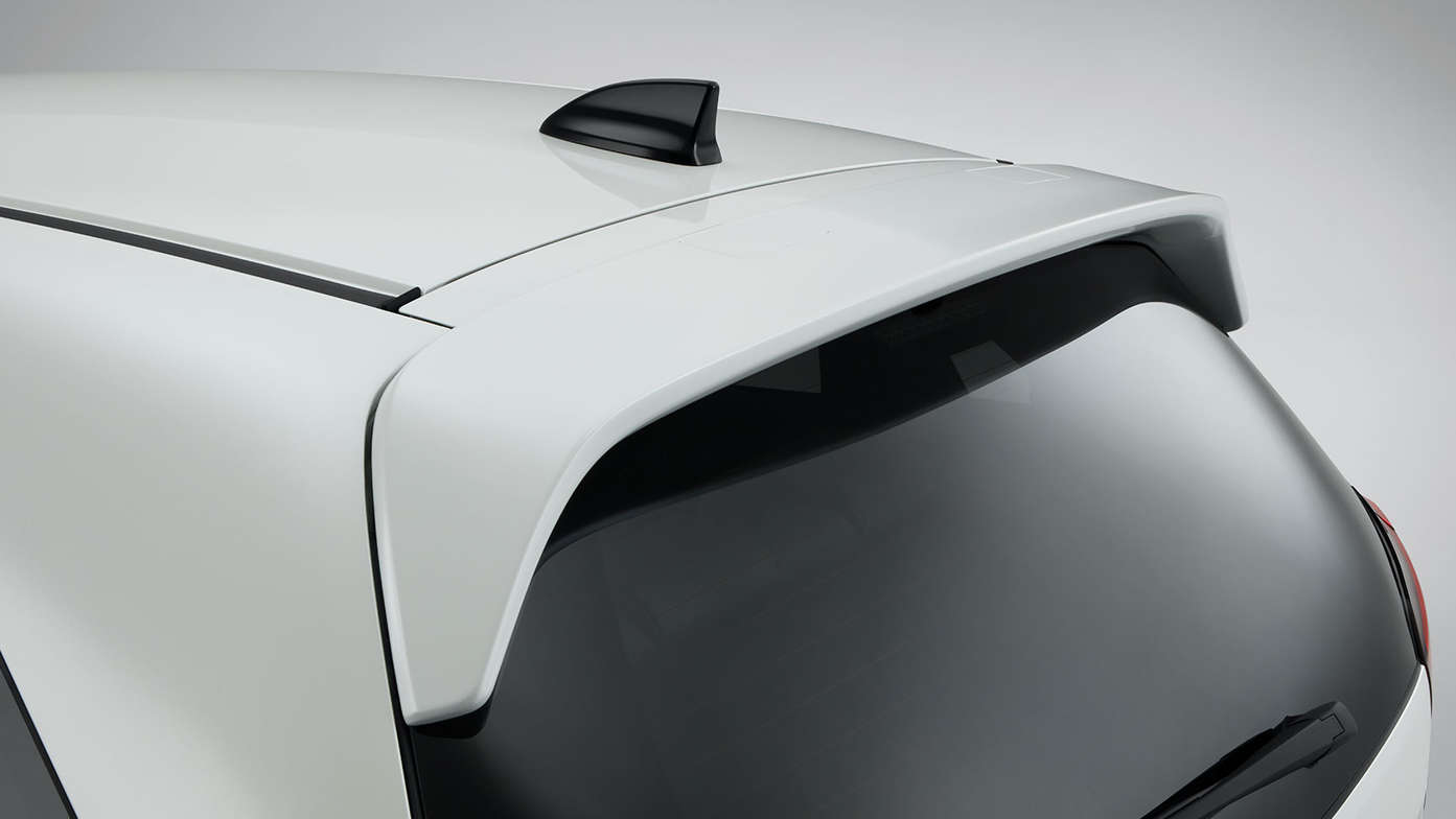 Detailní pohled na spoiler dveří zavazadlového prostoru modelu Honda Jazz Hybrid.