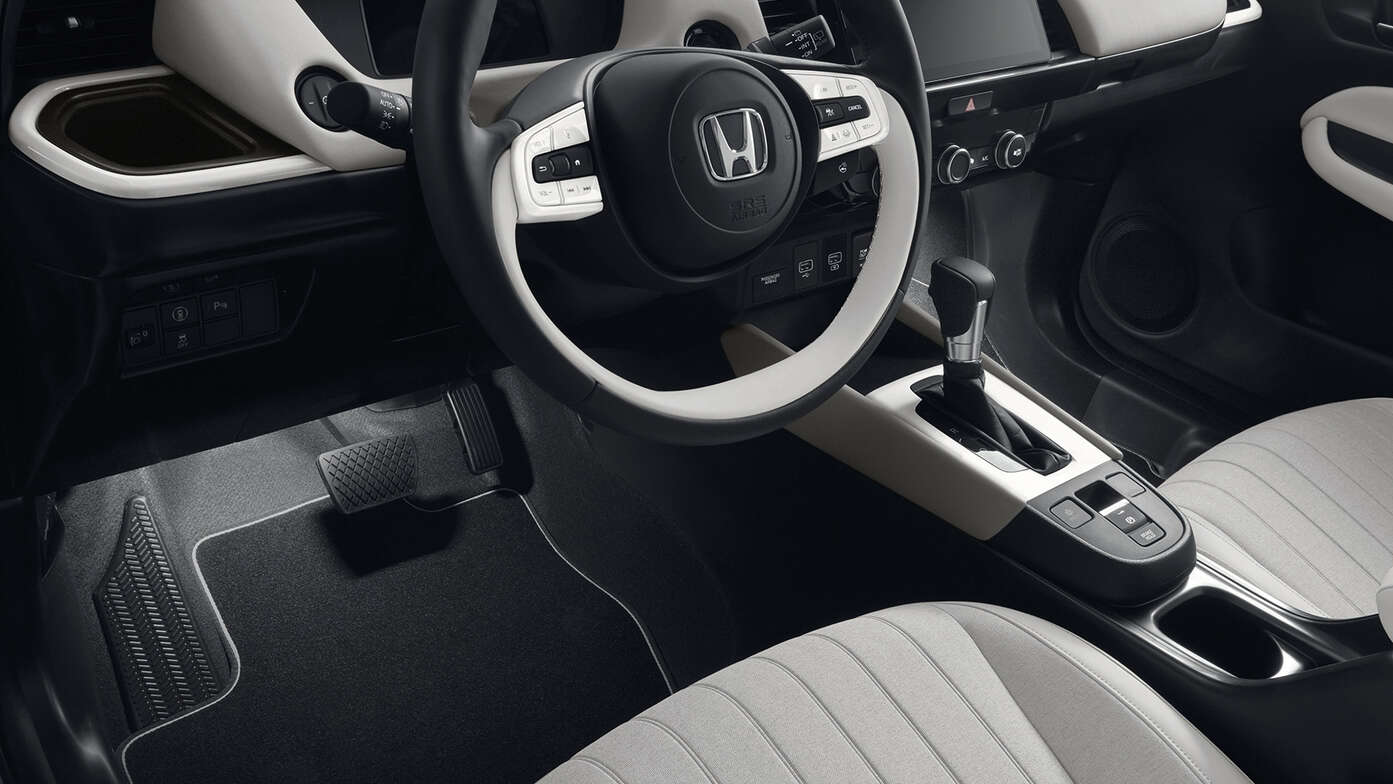 Detailní záběr interiéru modelu Honda Jazz Hybrid se sadou Osvětlení.