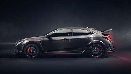 Přední tříčtvrtinový pohled na model Honda Civic Type R