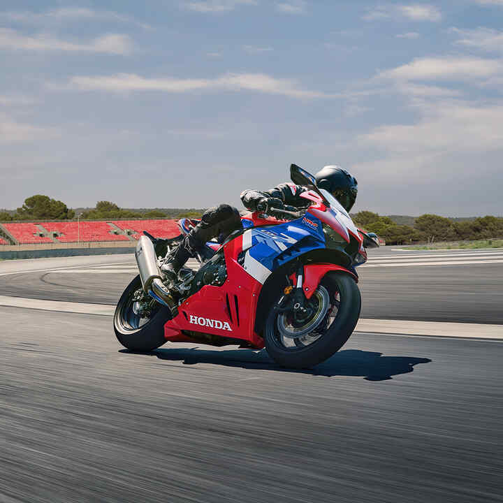 Honda CBR1000RR-R Fireblade na horizontu závodní trati